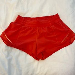 Lululemon Hotty Hot Low- Rise Lined Short 2.5”